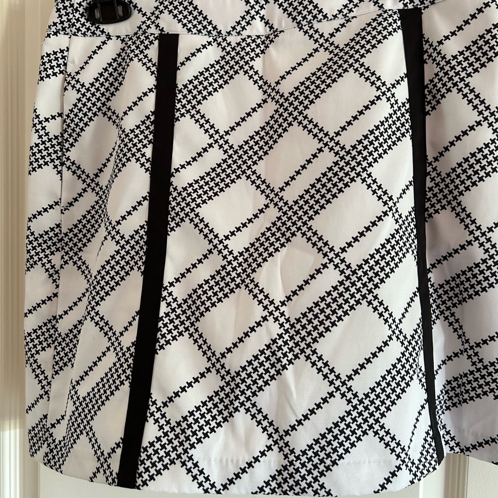 Stylish Black and White Patterned Golf Skort